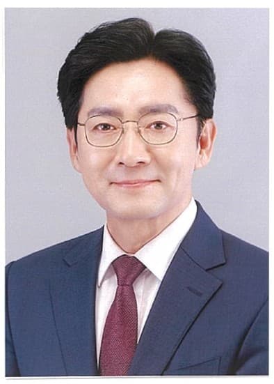 정일균