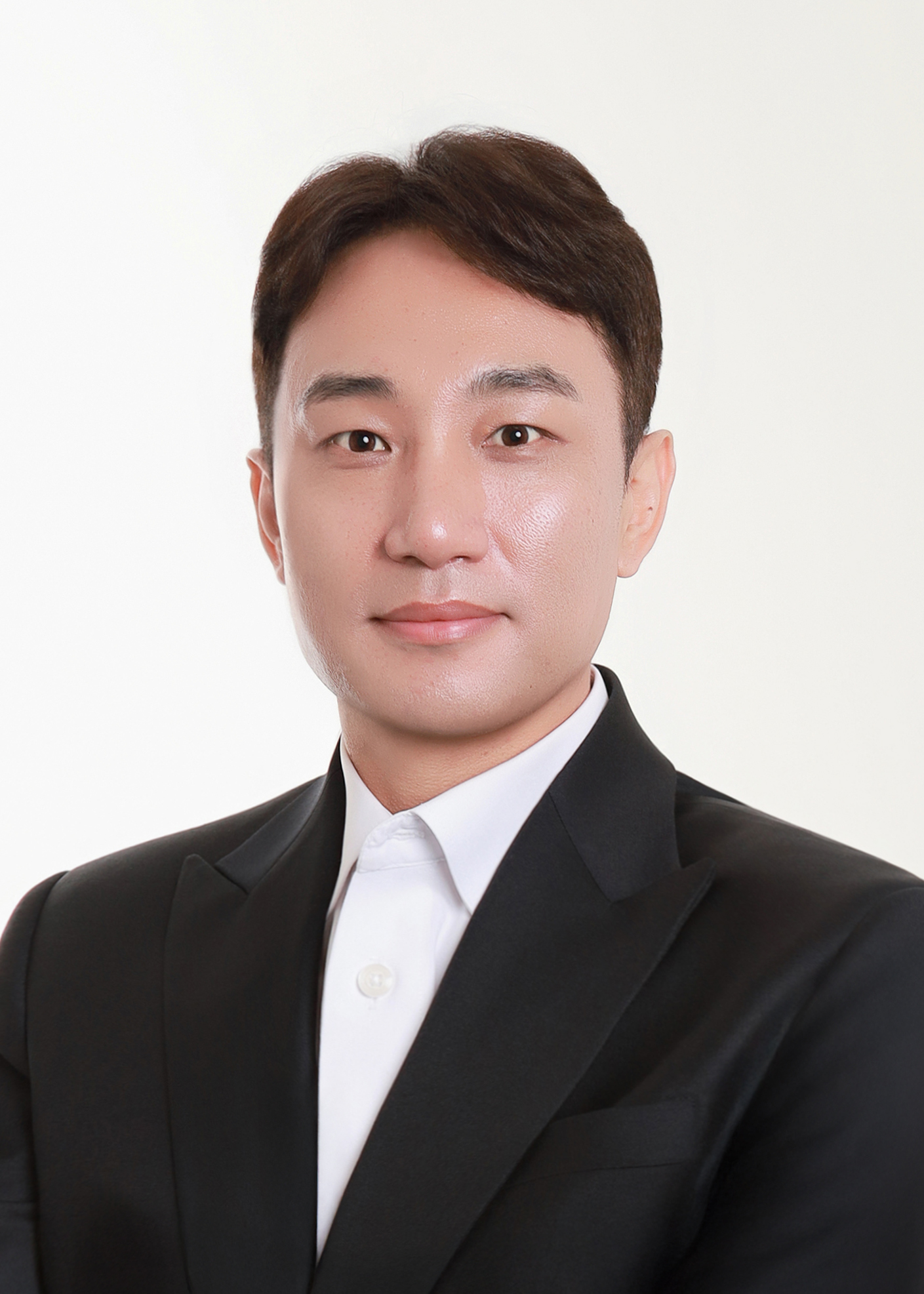 정민균