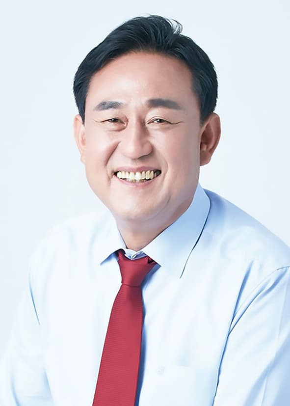 이충우