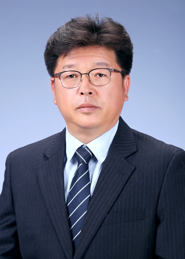 오창근