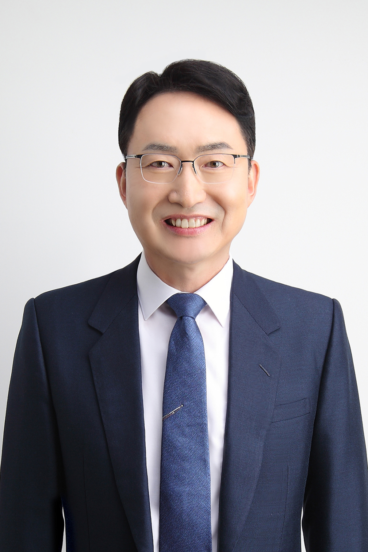 김윤섭