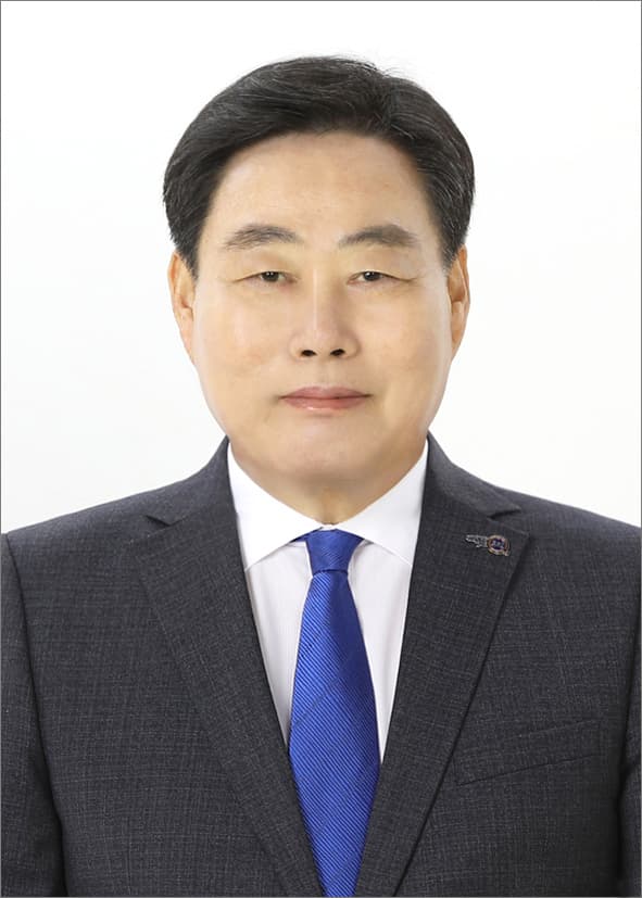 김산
